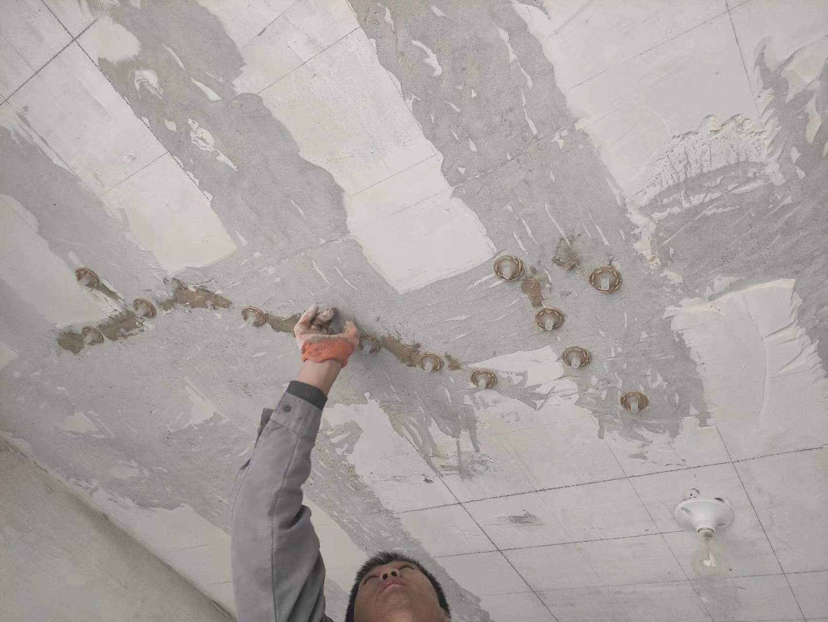 丹东混凝土楼板裂缝为什么会开裂?怎么修补?